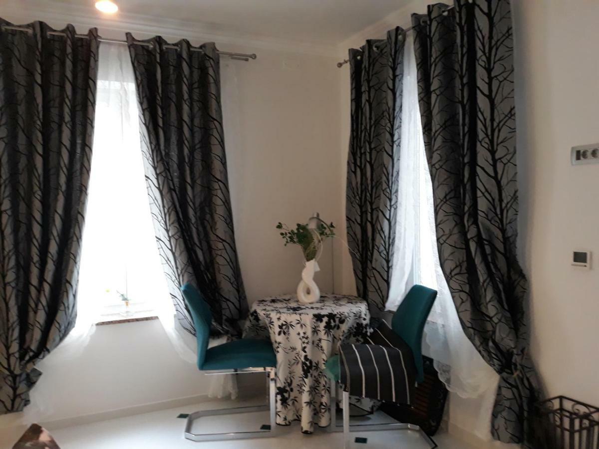 Apartments Paris Umag Zewnętrze zdjęcie